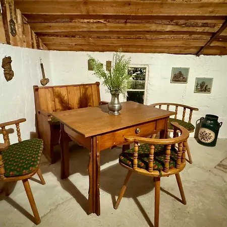 Muhlbach's Jagdhutte *