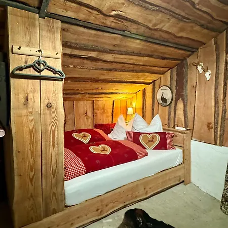 Muhlbach's Jagdhutte
